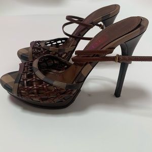 Authentic Burberry Sandals size:eu 38